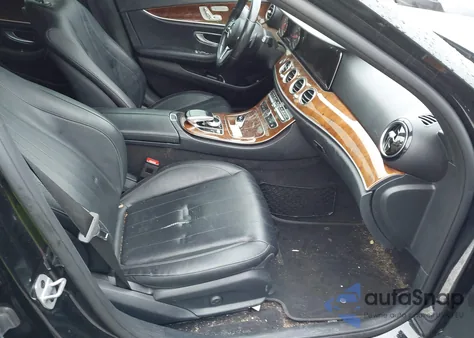 2019 Mercedes-Benz E 300 4Matic из США, поврежденный, VIN WDDZF4KB1KA546319